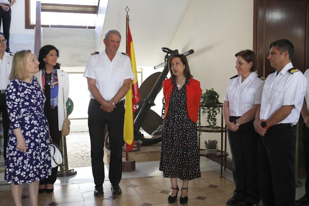 La ministra de Defensa visita La Carraca en San Fernando