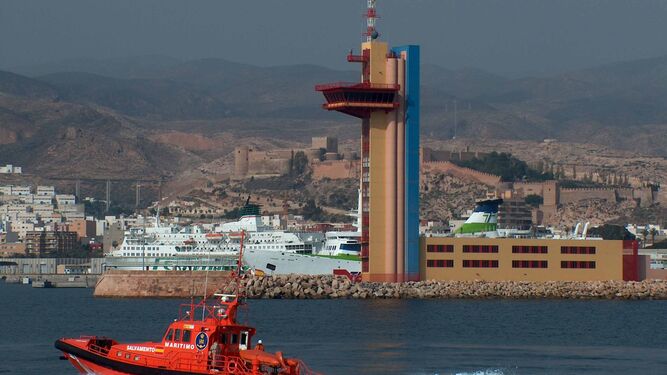 Embarcación de Salvamento Marítimo en Almería.