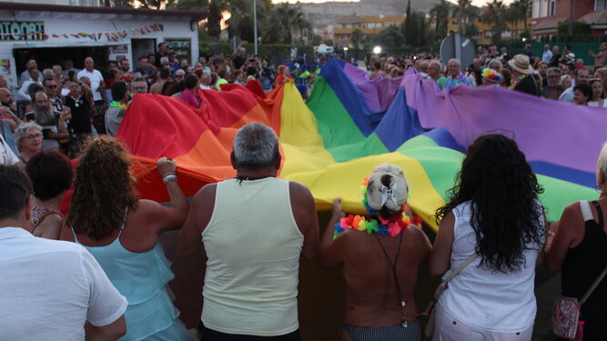 Desfile del Orgullo LGTBIQ+ de Vera Playa en 2019.