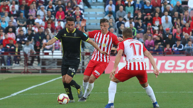 Imagen de un partido disputado entre Almería y Granada en las últimas temporadas.
