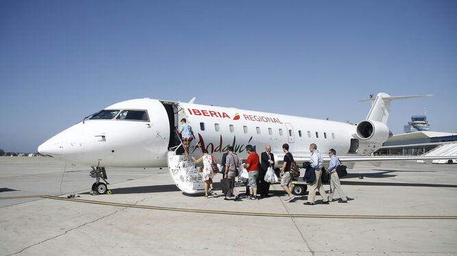 Avión de Air Nostrum en el aeropuerto de Almería.