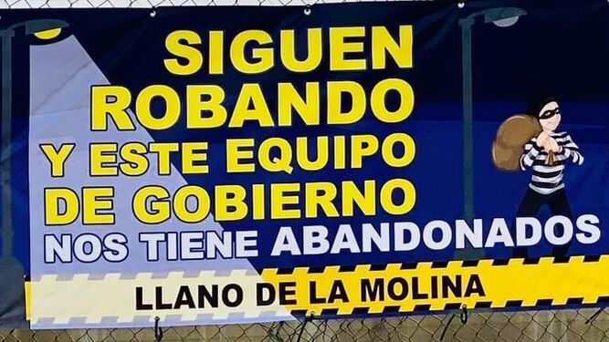 Cartel protesta confeccionado por los vecinos del Llano de La Molina, fuera del Plan de Iluminación.