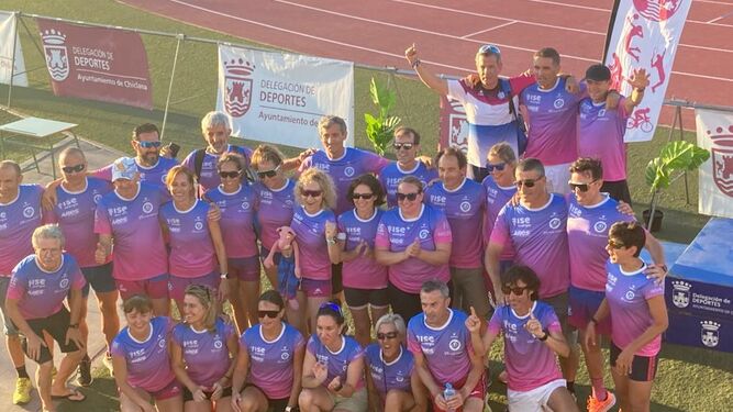 Foto de familia del Atletas de Almería en el Estadio Municipal Huerta Mata