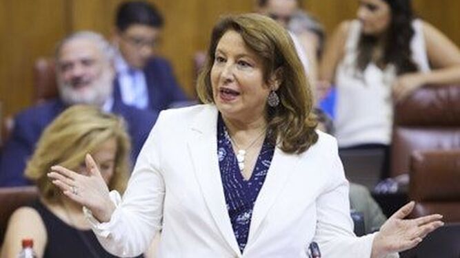 Carmen Crespo durante su intervención en el Parlamento de Andalucía esta mañana.