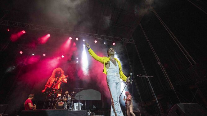 Nino Bolletieri, en el papel de Freddie Mercury, estuvo sensacional en Almería.