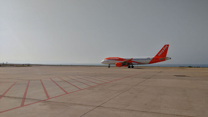 Un avión de Easyjet con destino a Mallorca aterriza en Almería por las restricciones meteorológicas