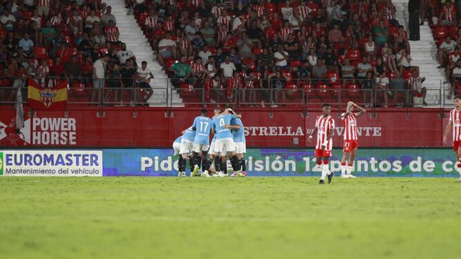 El conjunto gallego celebra un gol ante el Almería en el Power Horse Stadium.