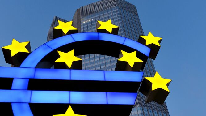 Símbolo del euro en la sede del Banco Central Europeo