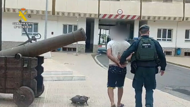 La respuesta de la Guardia Civil a la oleada de narcolanchas: dos petaqueros detenidos en el Poniente