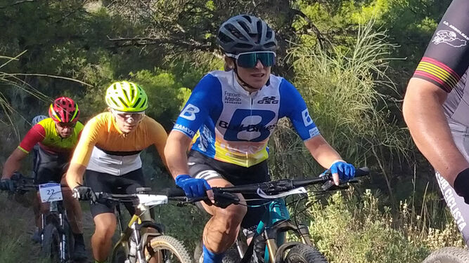Ciclistas durante su participación en la prueba celebrada en Laroya de las XCM Series Almería 2023.