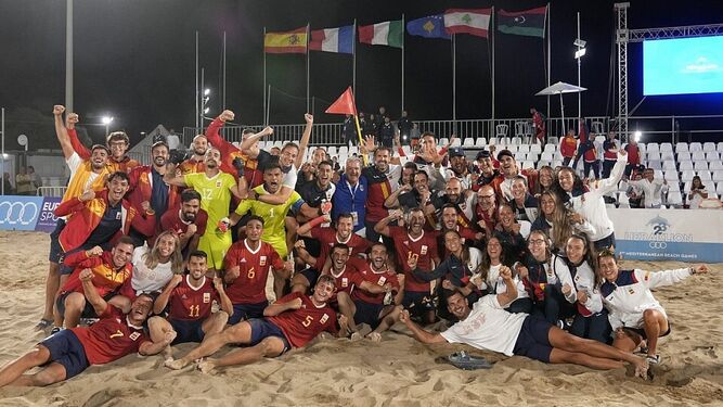 La selección española, capitaneada por Dona, celebra el oro