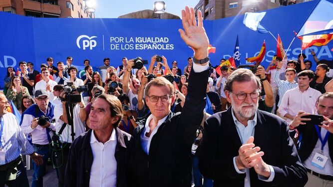 José María Aznar, Alberto Núñez Feijóo y Mariano Rajoy en Madrid.