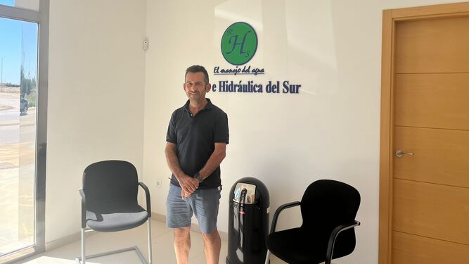 Francisco Cáceres, en la sede de su empresa en San José de la Rinconada.
