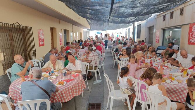 Jornada de convivencia y paella entre socialistas por la Virgen del Rosario en Roquetas de Mar