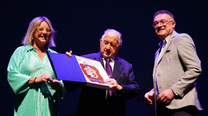 Miguel Moreno junto a María Ángeles Sánchez y José Carlos Lupión
