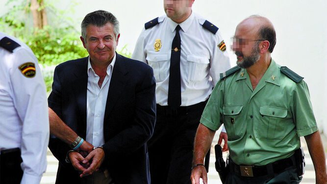 El ex factótum de Marbella, Juan Antonio Roca, siendo llevado a los juzgados