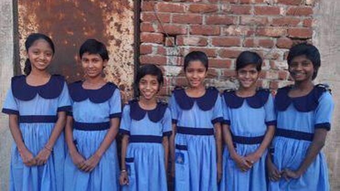 Un grupo de niñas de Bangladesh a las que la Fundación Peregrín pretende ayudar con esta prueba.