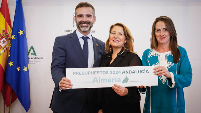 Fernández-Pacheco, Carmen Crespo y Aránzazu Martín han presentado las cuentas andaluzas para la provincia.