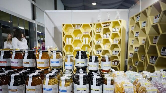 La miel y derivados no podía faltar y se presenta como remedio invernal