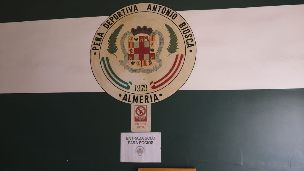 La Pe&ntilde;a Deportiva Antonio Biosca, un museo del f&uacute;tbol almeriense, por dentro