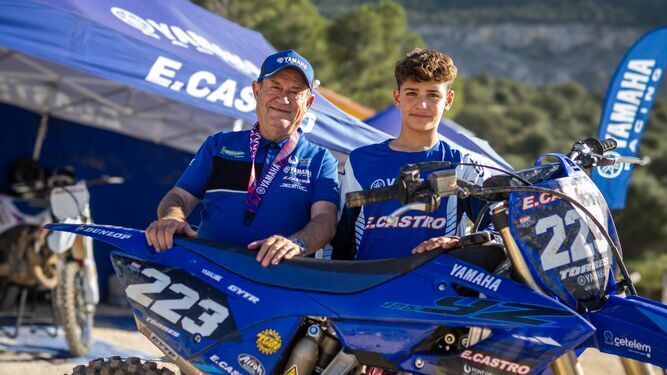 Eduardo Castro y Alejandro Torres con la Yamaha.