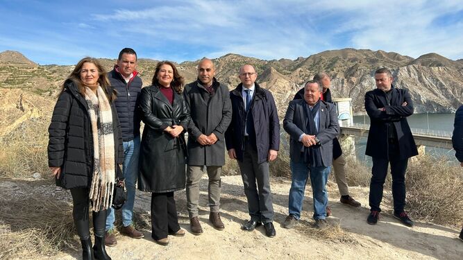 Autoridades políticas, junto a la Estación de Tratamiento de Agua Potable (ETAP) del Almanzora.