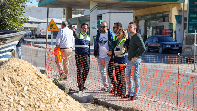 Avanzan las obras de la nueva rotonda en el acceso a Balerma que permitirá una circulación más ordenada y continua