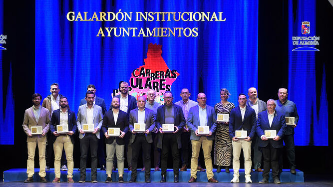 Foto de familia de los premiados del circuito provincial de Carreras Populares de Diputación.