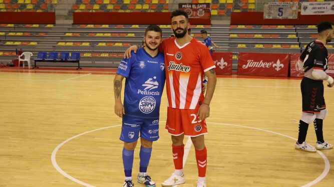 Pani y Juan Emilio posan juntos después de un partido que enfrentó a ambos temporadas atrás.