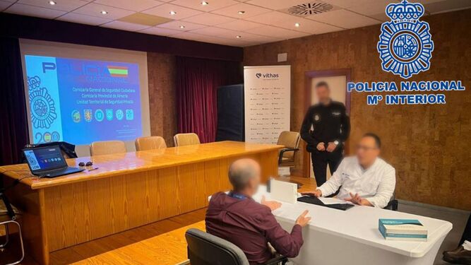 El Interlocutor Sanitario de la Policía Nacional en Almería.