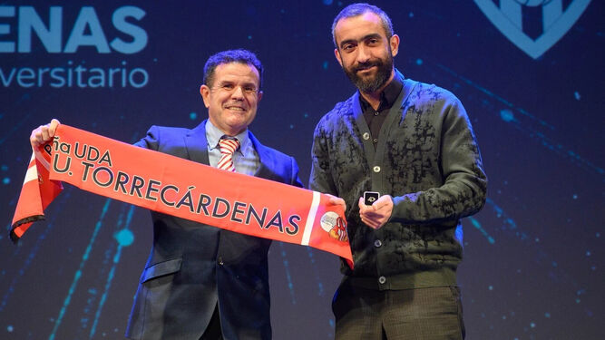 Miguel Ángel Mingorance y Mohamed El Assy en el momento de recibir la distinción.