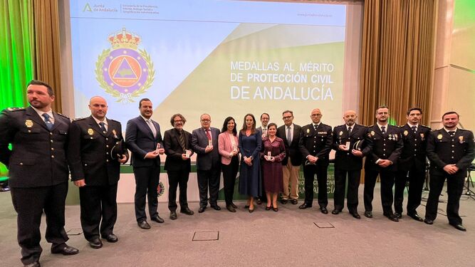 Once historias de sacrificio y superación en Almería reciben medallas al Mérito de Protección Civil