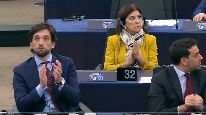 El Parlamento Europeo encuentra un intruso inesperado: un perro se cuela en los micrófonos
