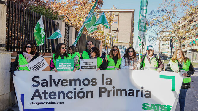 Protesta del SATSE en Granada durante el día de ayer.