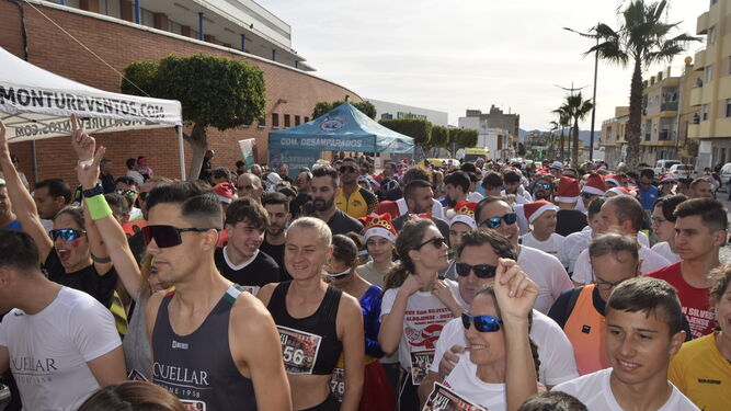 Un centenar de participantes disfrutaron de la carrera popular en el municipio almeriense.