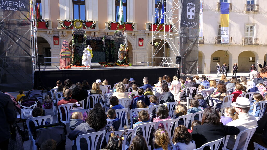 Im&aacute;genes del teatro infantil del navidad, en la Plaza Vieja de Almer&iacute;a