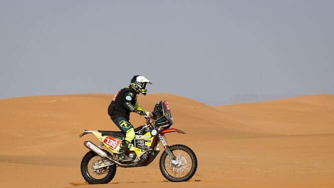 El motorista español Carles Falcón, en la segunda etapa del Dakar.