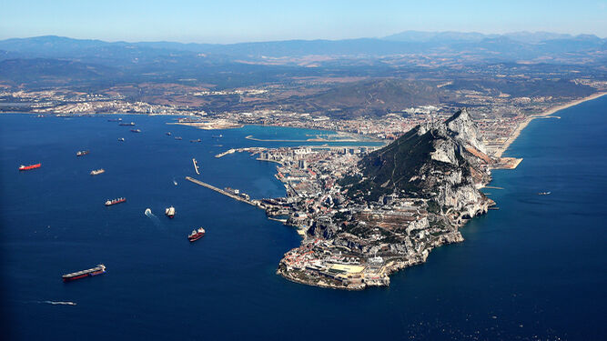 Vista general de todo el Campo de Gibraltar, desde el peñón.