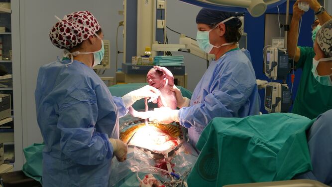 Los tres hospitales públicos de la provincia ayudan a nacer a 5.548 bebés en el último año