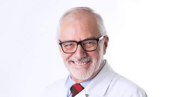 Manuel Ferrer Ayza, cirujano que pasa a la situación de jubilado.