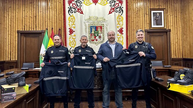 Nueva indumentaria para la Policía Local de Huércal-Overa.