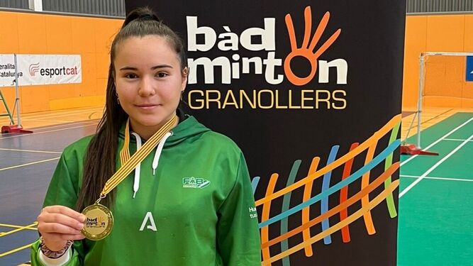 La almeriense Cristina Teruel posa con la medalla de oro conseguida en Granollers.