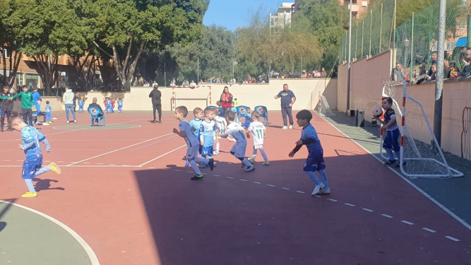 Los pequeños futbolistas de Huércal y El Ejido Futsal en acción.