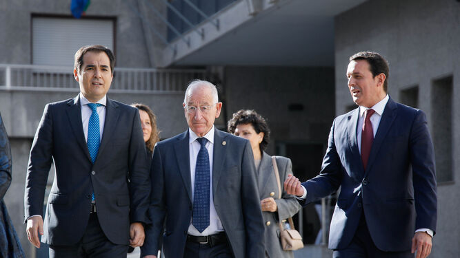 Ayuntamiento, Diputación y Junta de Andalucía suscriben el proyecto para dotar a Roquetas de un flamante complejo judicial.