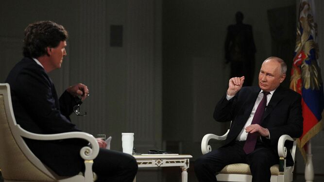 Putin y Tucker Carlson, durante la entrevista