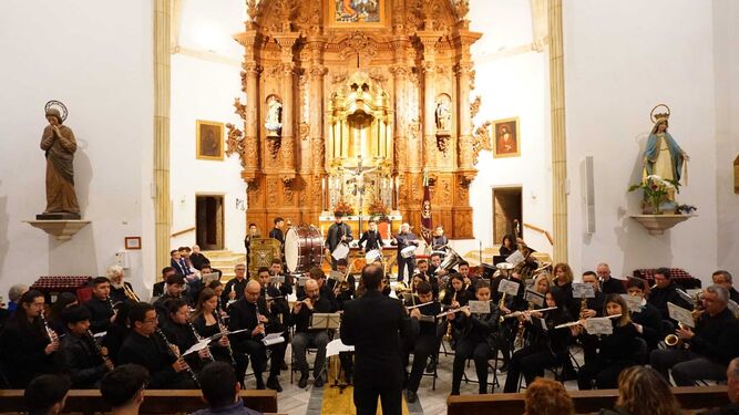 La Banda Municipal de Vera durante el concierto.