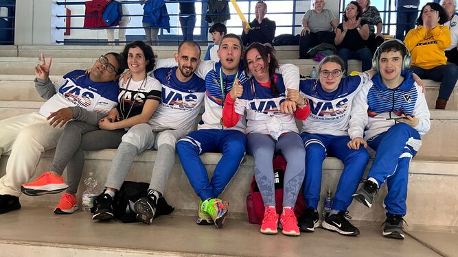 Foto de grupo de los nadadores del Club Deportivo VAS presentes en el Campeonato de Andalucía Fanddi.