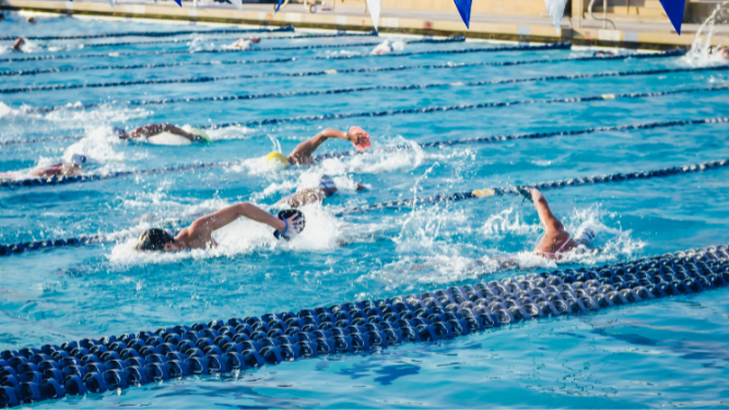 La natación es un deporte aeróbico que ayuda al fortalecimiento de las defensas.