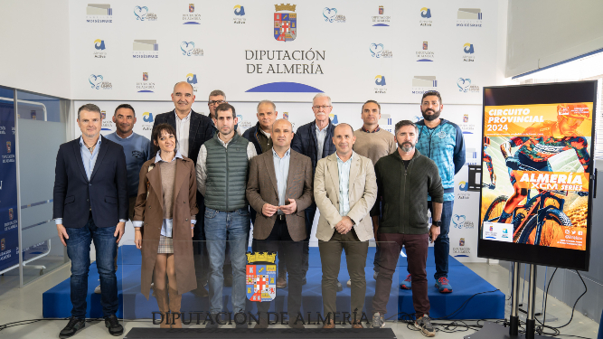 Las autoridades que han asistido a esta presentación del Circuito Provincial de XCM Series Almería 2024.