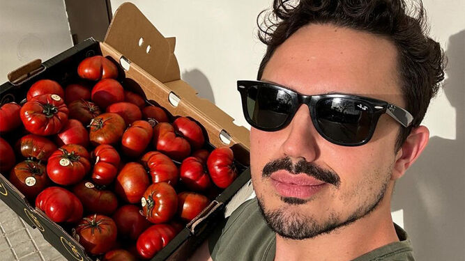 Carlos Ríos sortea tomates para todo un año.